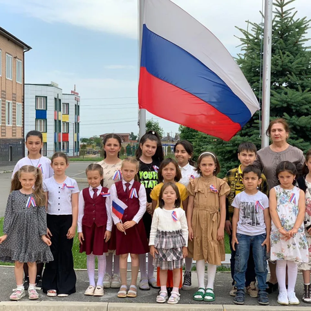 В объединениях Центра творчества прошли беседы, выставки рисунков, конкурсы чтецов, рисунков