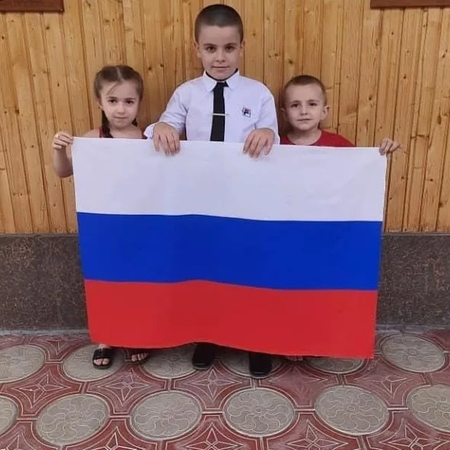 Центр творчества присоединился к онлайн-флешмобу "Читаем про Россию", "Флаги России"