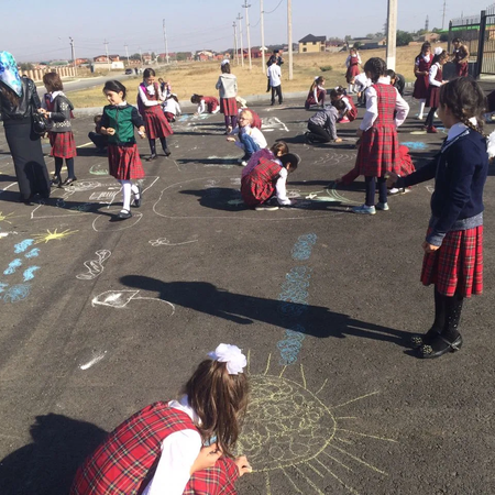 Центр творчества детей и юношества Малгобекского района провёл конкурс детских рисунков на асфальте для юных защитников природы